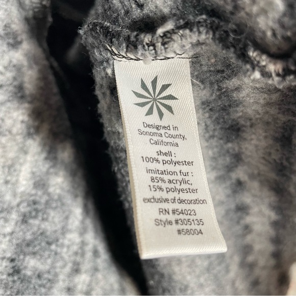 Athleta coat nordic fair isle long length women’s size small black gray faux fur - Picture 4 of 4